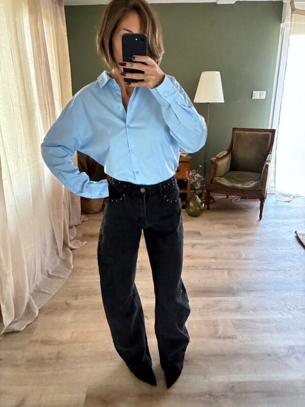 Chemise Louise bleu, porté avec Jeans Lila